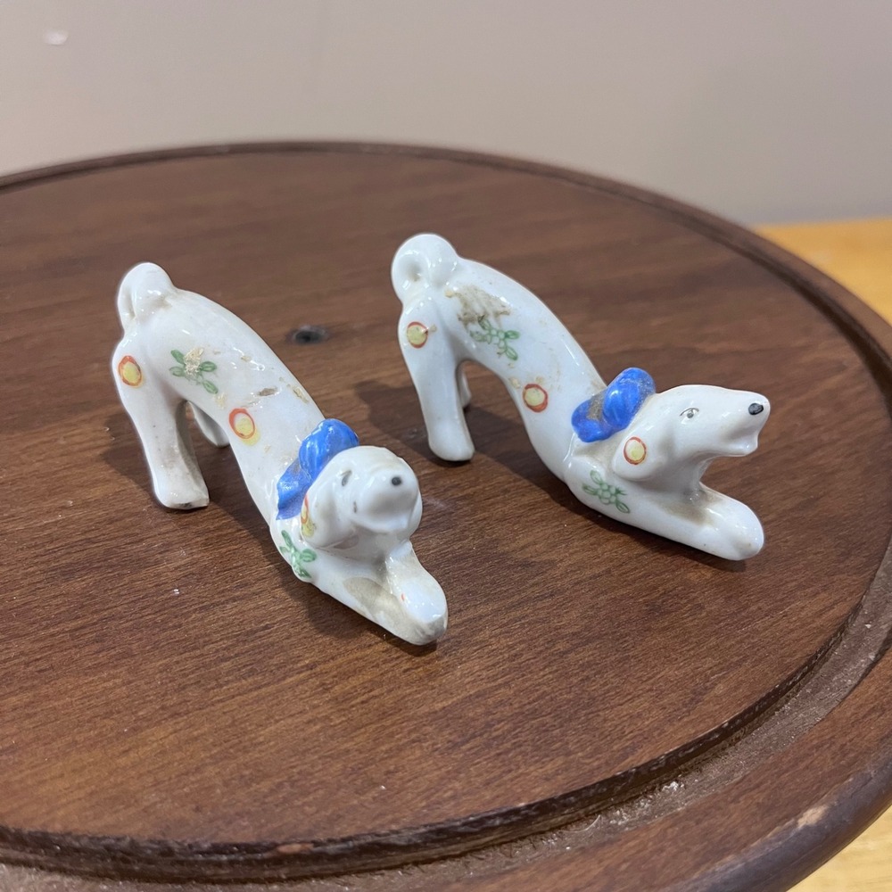 Vtg Mid Century Japan Porcelain Stretching Dog Figurines Blue Bows Set of 2‎
